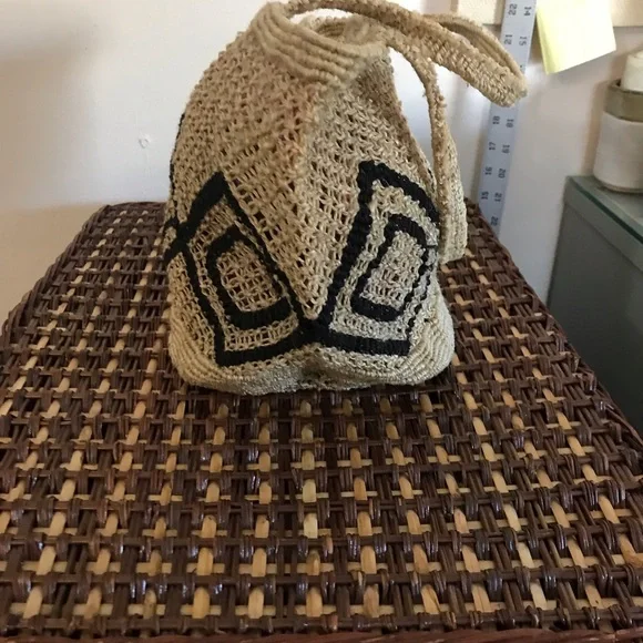 Handwoven raffia bucket bag NWOT - Picture 5 of 6
